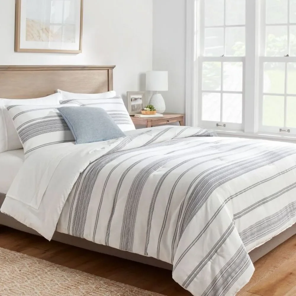 King Cotton Woven Stripe Zippered Comforter and Sham Set - White/Navy